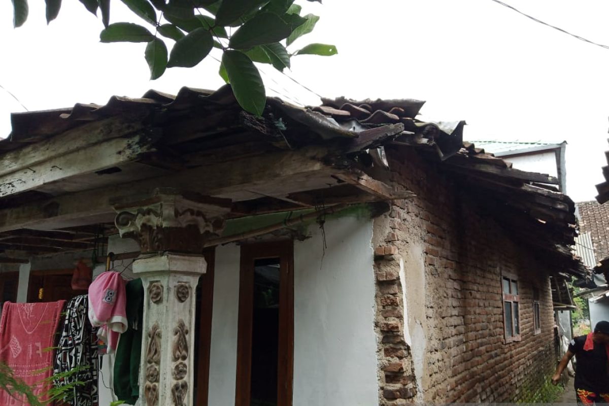 BPBD: 14 rumah dan dua sekolah di Sukabumi rusak terdampak gempa