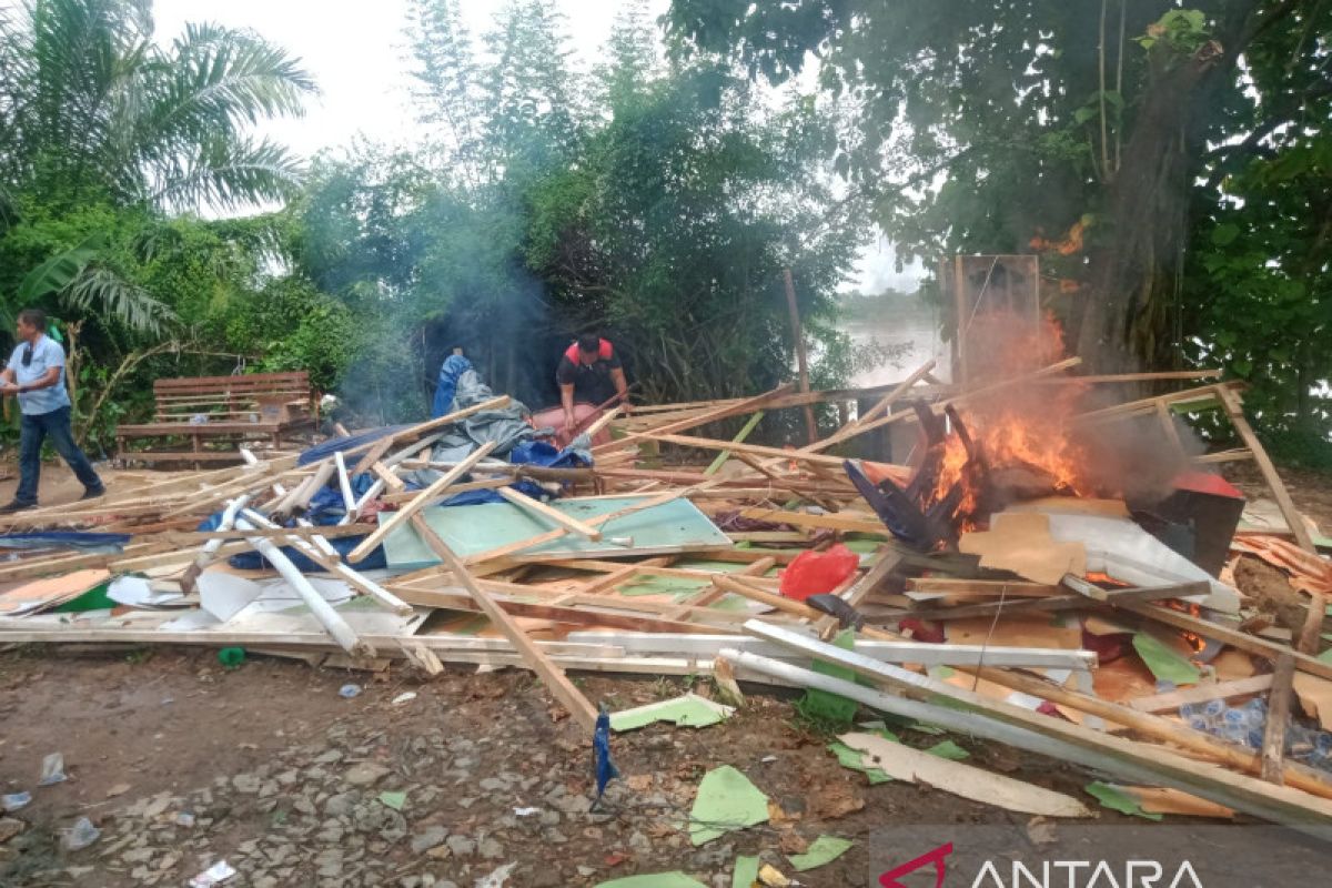 Polisi gerebek lokasi rawan peredaran narkoba di Pulau Pandan Jambi