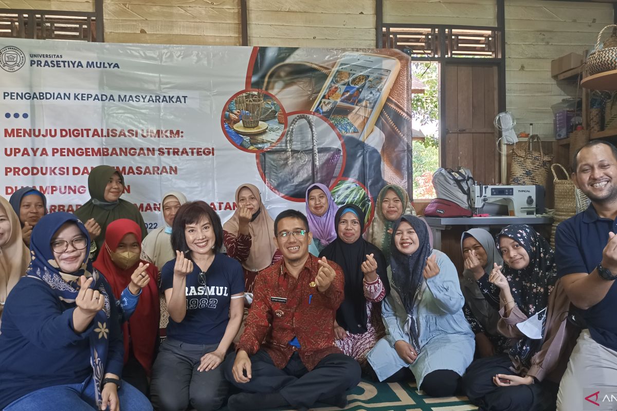 Tim UPM Jakarta latih pengrajin purun Banjarbaru menuju digitalisasi UMKM