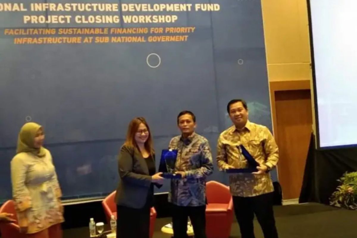 Pemkab Lombok Tengah menerima penghargaan dari Bank Dunia