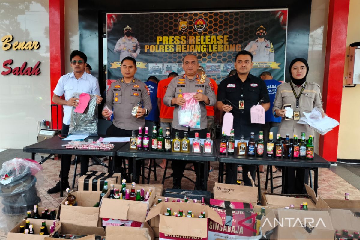 Polres Rejang Lebong sita ribuan botol minuman keras