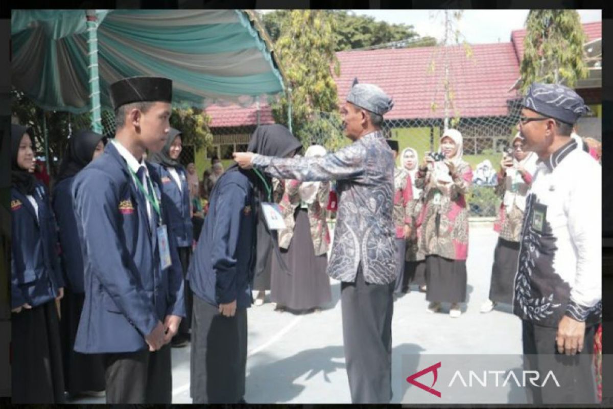 63 siswa dan siswi MTsN 2 Tanah Laut ikuti OSLP di Kampung Inggris Pare