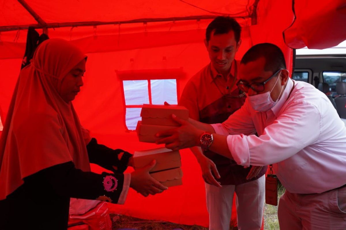 Bank Jatim salurkan bantuan untuk pengungsi dan relawan bencana Semeru