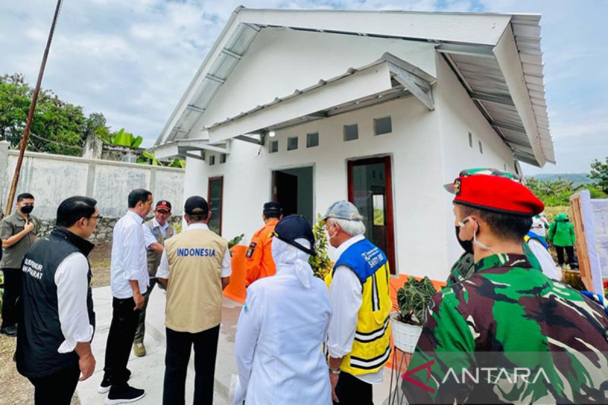 Presiden Jokowi tinjau rumah contoh tahan gempa di Cianjur
