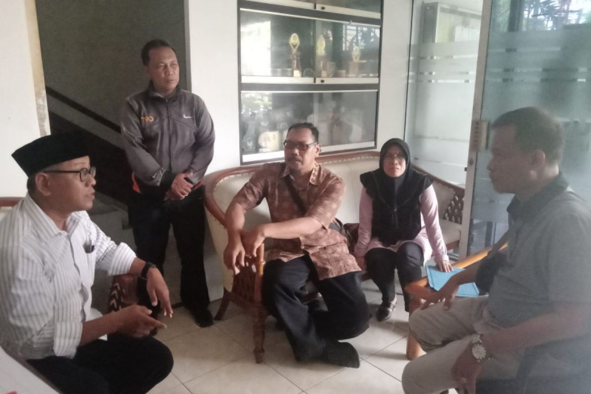KPU Surabaya terima aduan terkait ketua RT/RW terpilih masuk parpol