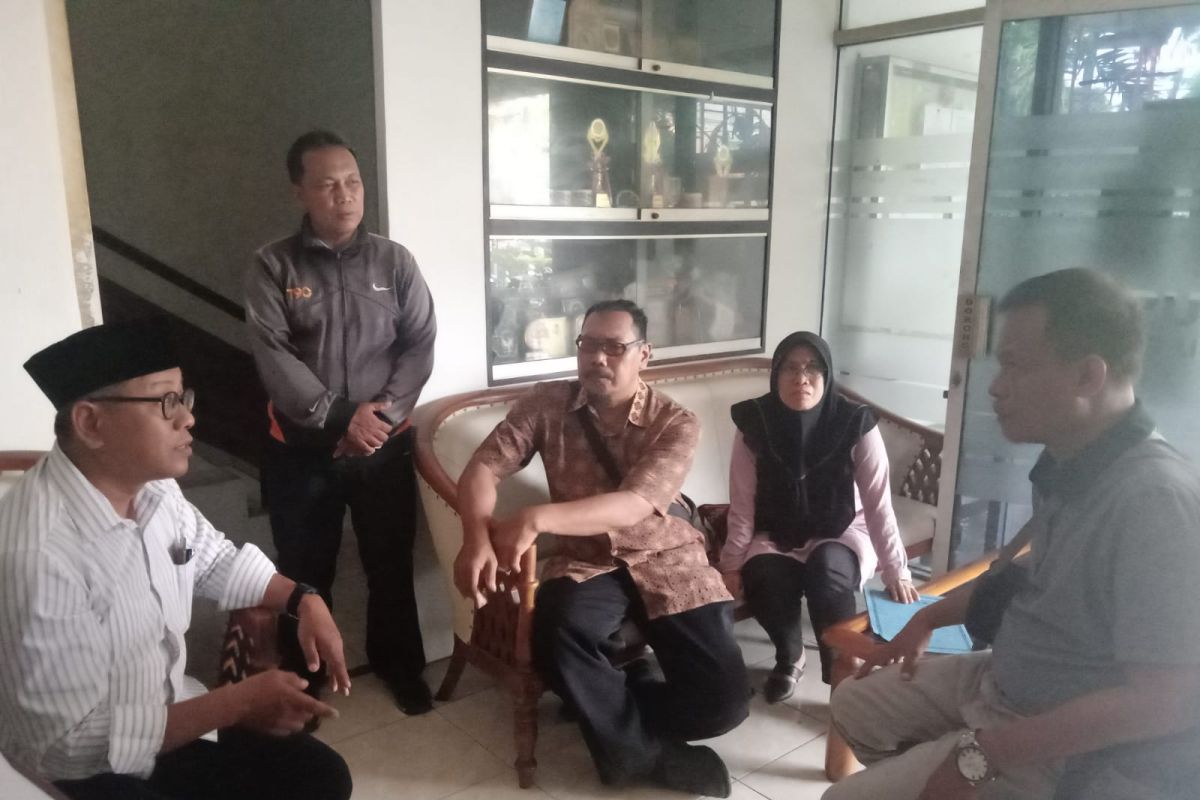 KPU Surabaya terima aduan terkait Ketua RT/RW terpilih masuk anggota parpol