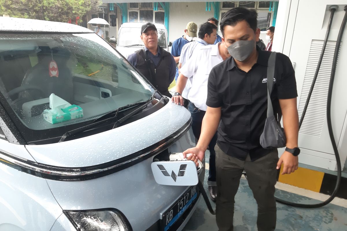 Naikkan daya listrik bisa gratis bagi pemilik mobil listrik Wuling