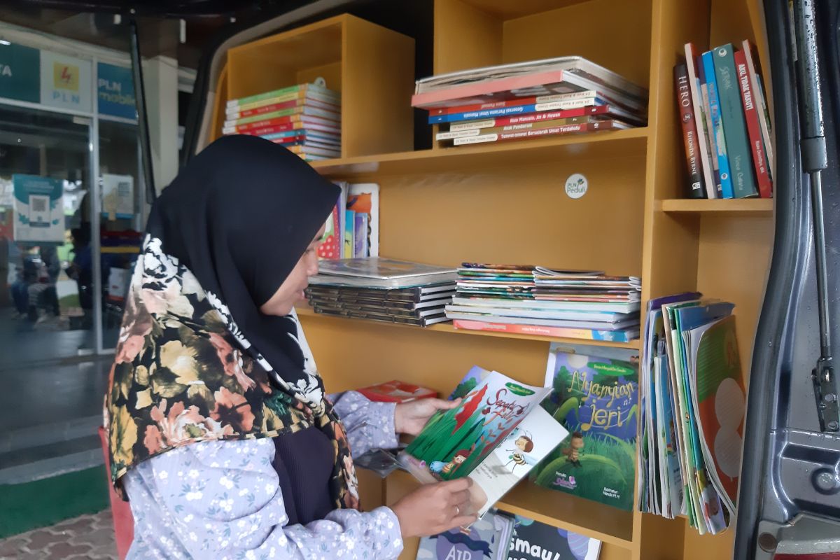 Mobil Dongeng Singkawang setiap hari keliling sambangi anak- anak