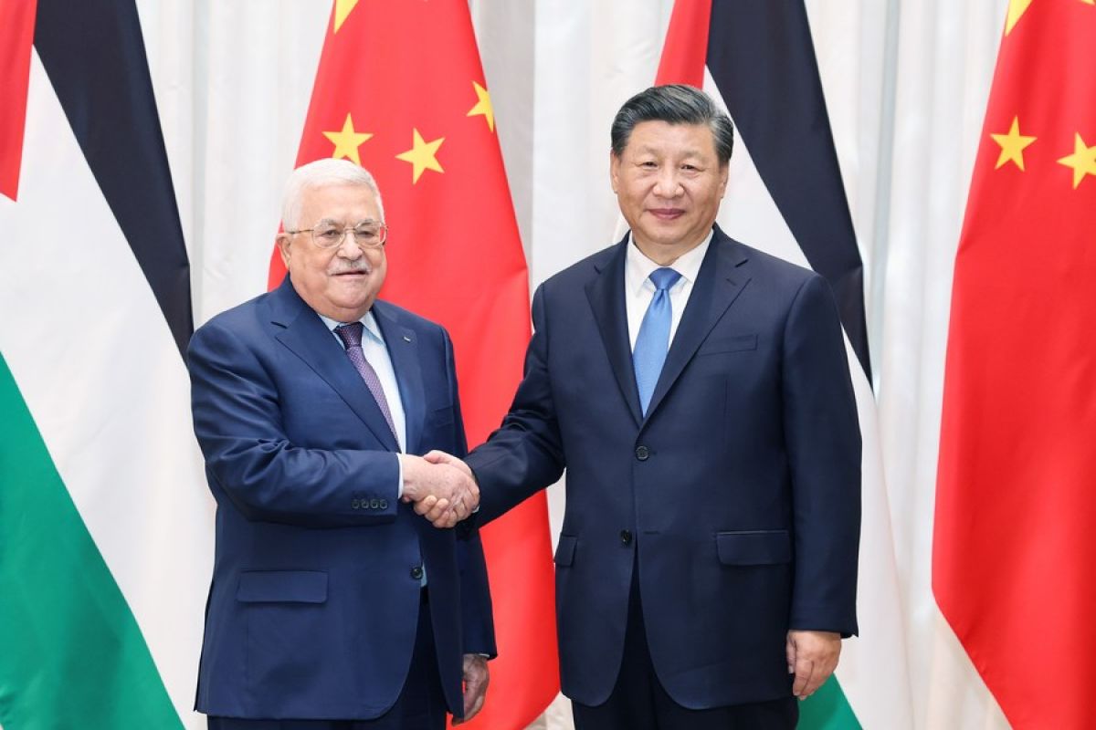 Xi Jinping bertemu Mahmoud Abbas di Riyadh