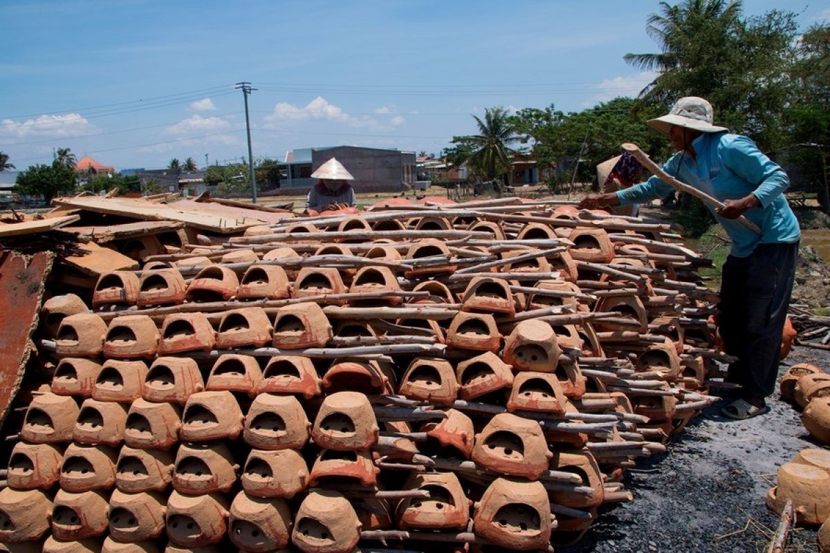 Mengintip proses pembuatan tembikar komunitas Cham di Vietnam