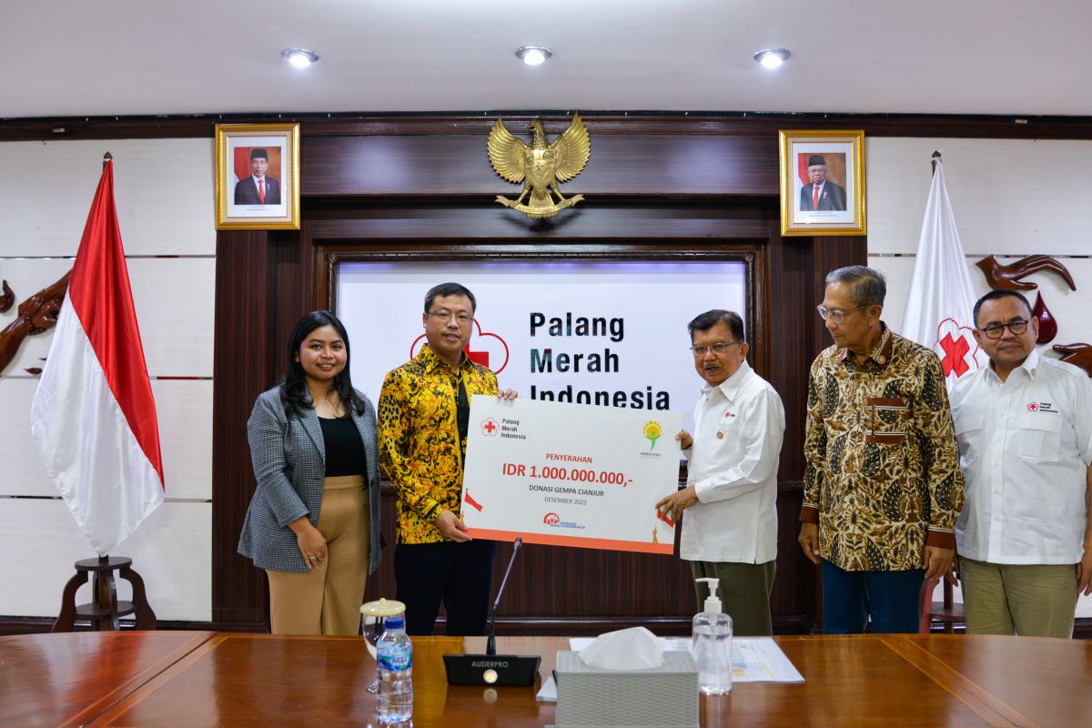 Yayasan Andrew & Tony dari Kawasan Industri Virtue Dragon sumbang PMI