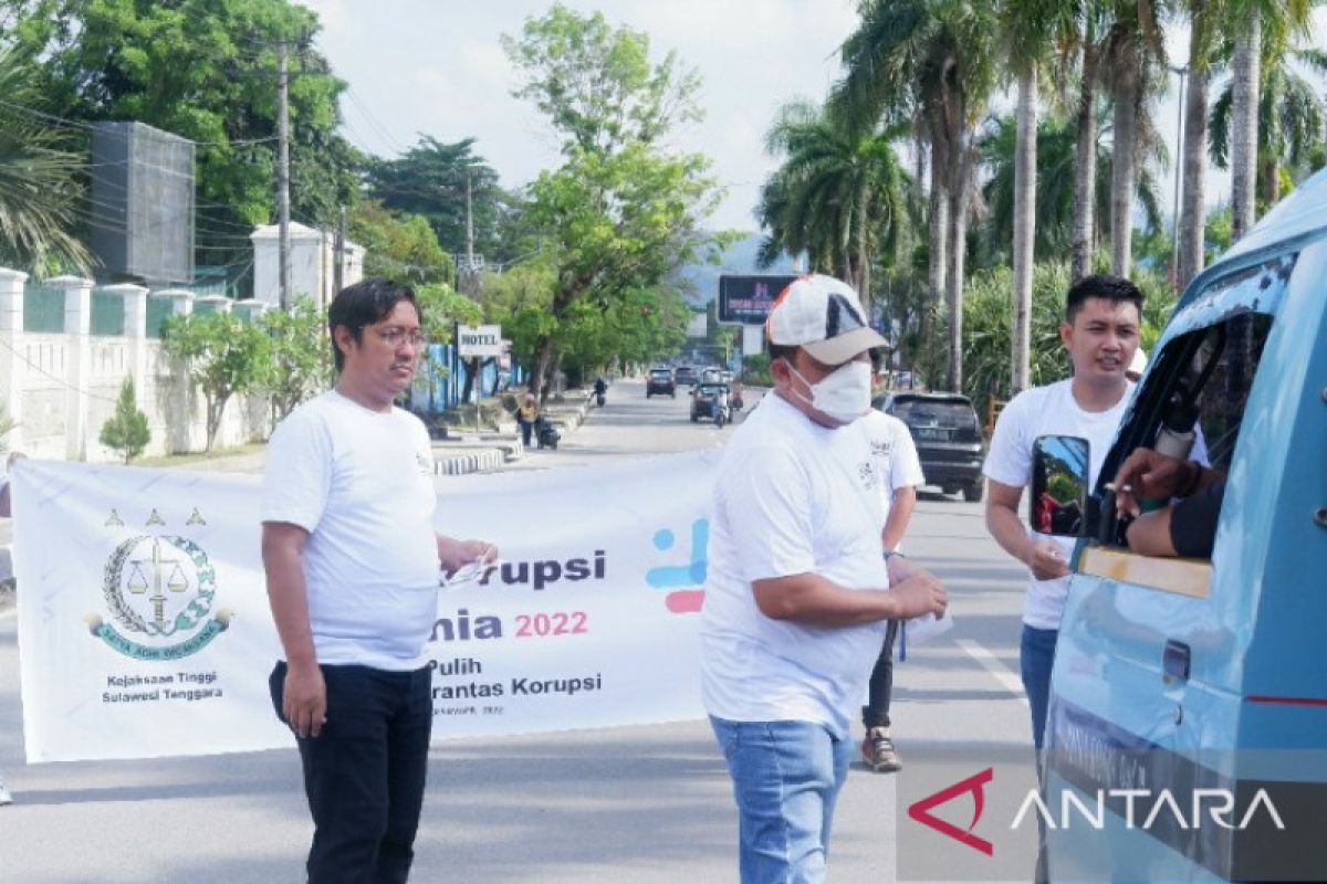 Kejati Sultra kampanyekan pencegahan korupsi lewat aksi bagi stiker