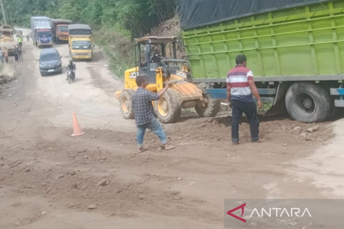 Pak Jokowi, tolong perbaiki ruas jalan Batu Jomba Tapsel