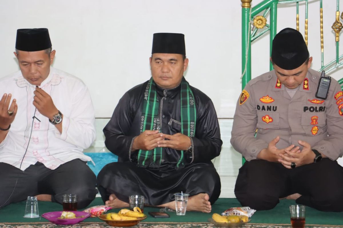 Kapolres Langkat terima curhatan warga di 