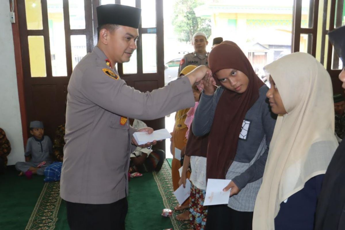 Kapolres Langkat santuni anak yatim