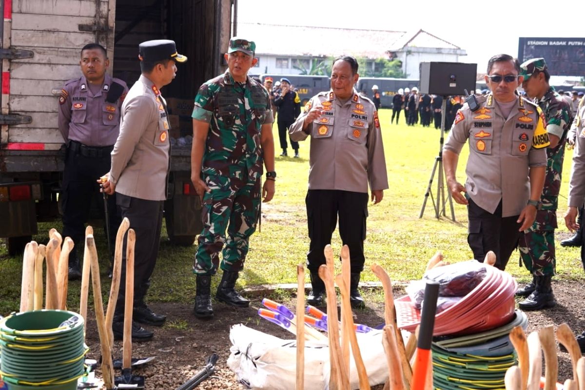 Polri kerahkan ribuan personel bersihkan puing-puing akibat gempa Cianjur