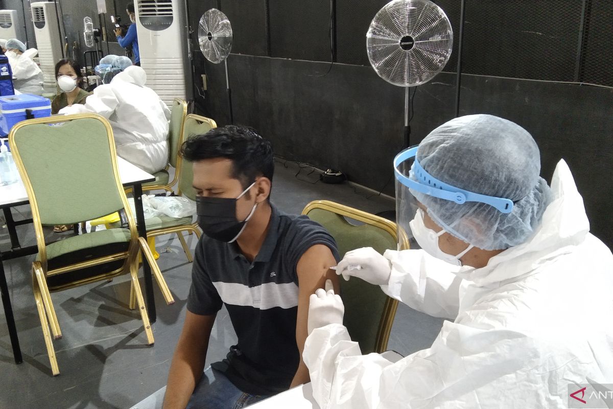 Jakarta Health Office runs 300 centers to boost vaccination coverage