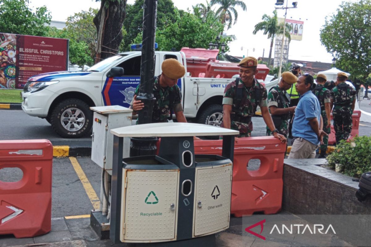 Prajurit TNI perketat pengamanan kawasan Hotel Royal Ambarrukmo