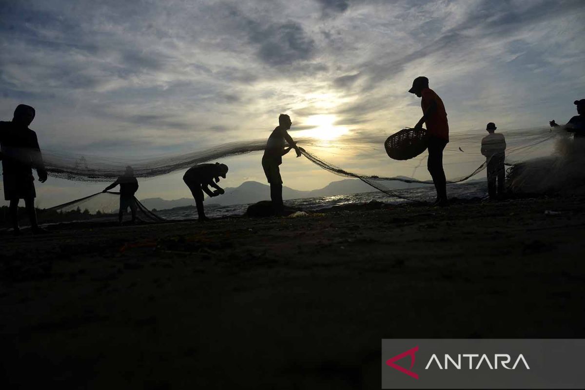 Nelayan pukat pantai ramah lingkungan