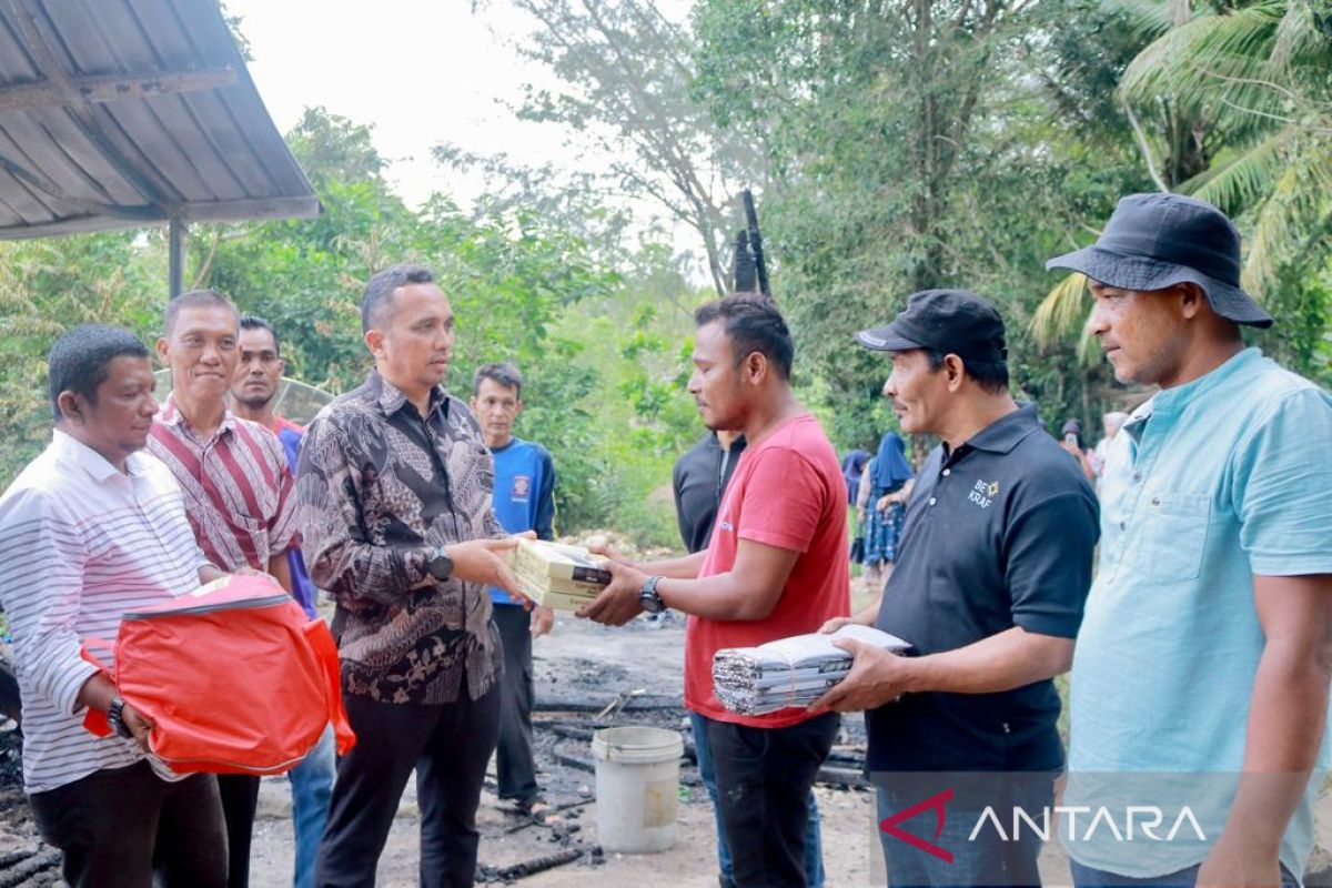 Pemkot serahkan bantuan tanggap darurat bagi korban kebakaran di Sabang