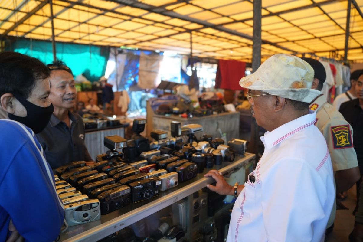 Cak Ji ajak pedagang pasar rakyat di Surabaya melek digital