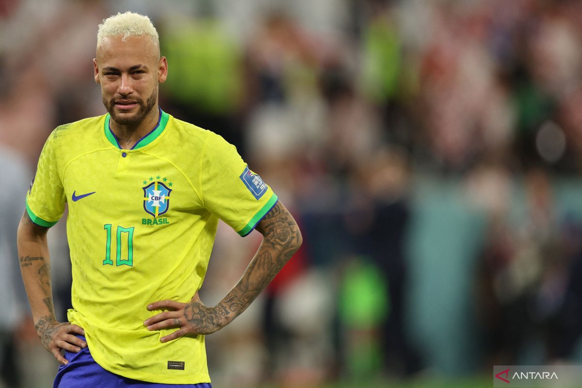 Neymar jalani operasi lutut di Brazil pada Kamis