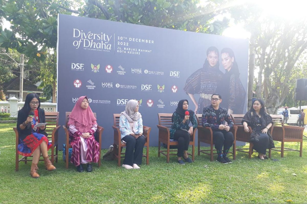 Kota Kediri usung "Diversity of Dhaha" saat "Dhoho Street Fashion"