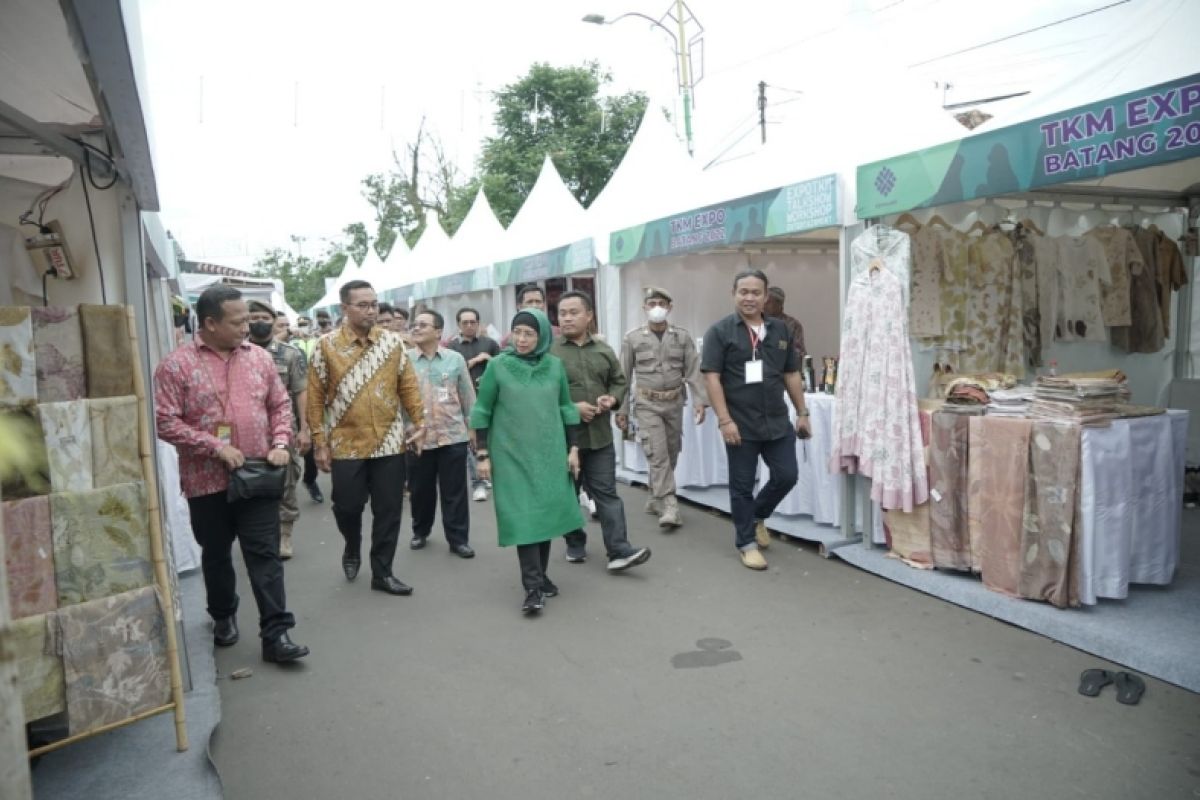 Ministry promotes products made by independent workers at Batang Expo