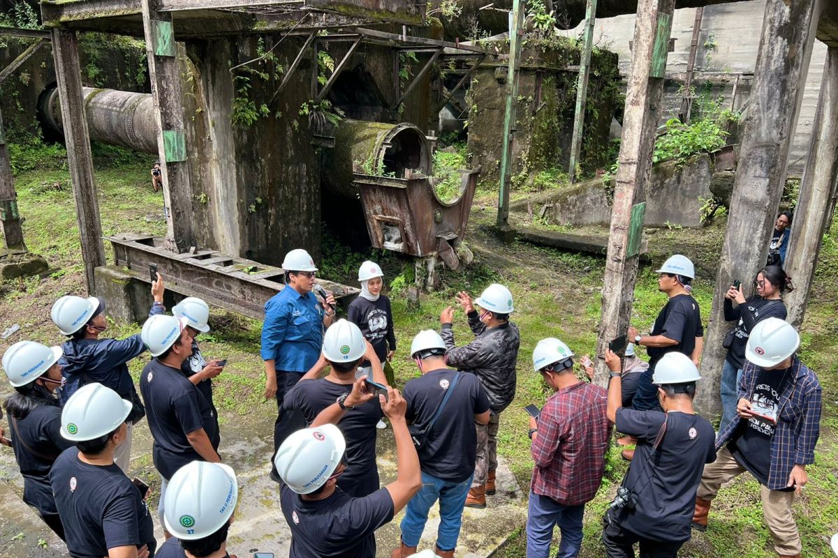 Pemred media 5 provinsi di Sumatera kunjungi pabrik bersejarah Indarung I Semen Padang