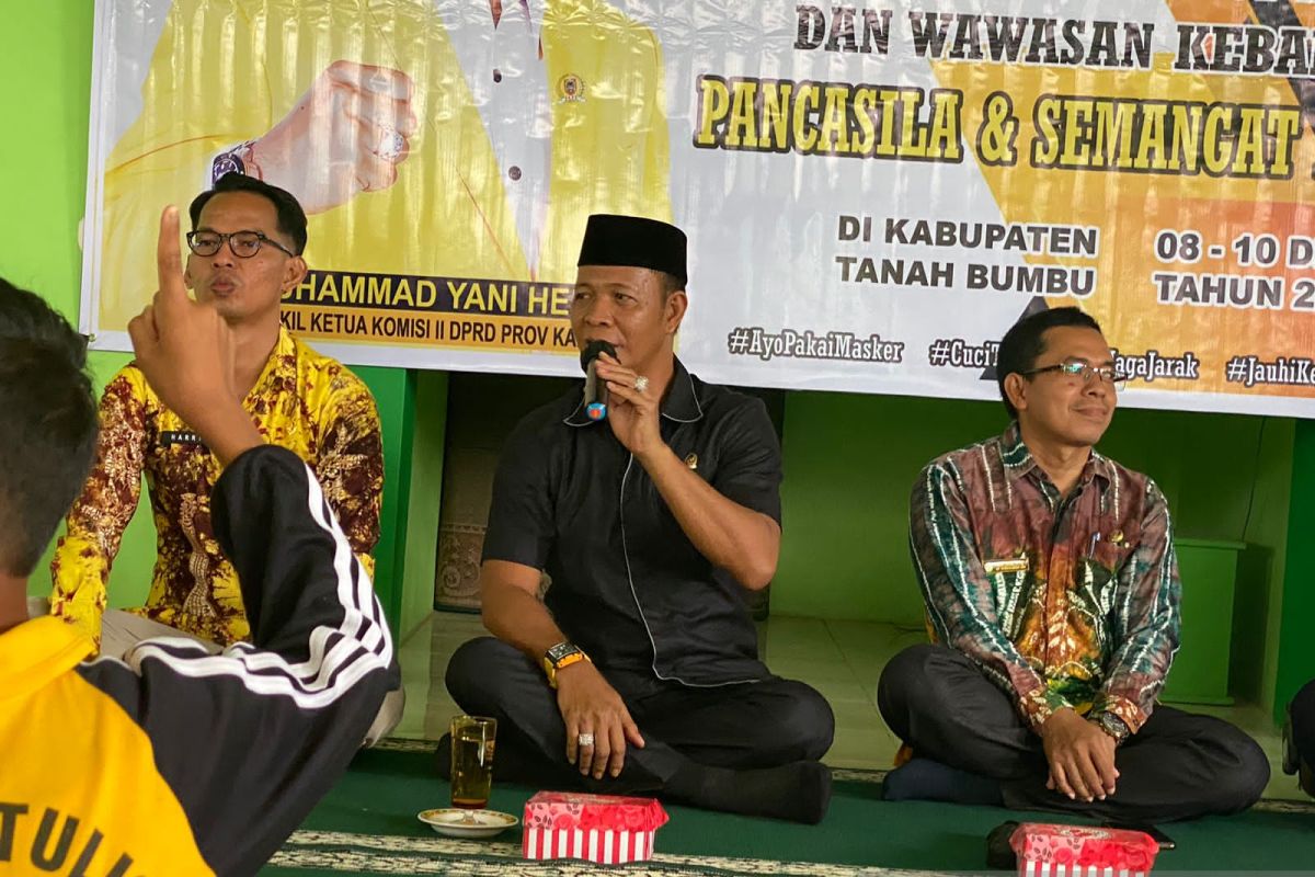 Komisi II DPRD Kalsel bina SMPN 1 Batulicin melalui Wasbang