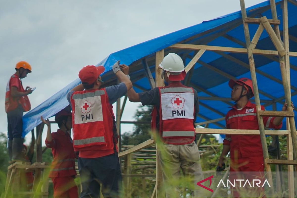 PMI builds temporary shelters for Cianjur quake victims