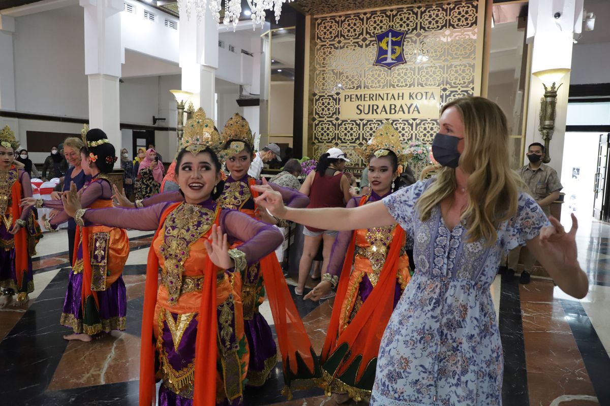 Surabaya offers packages for tourists arriving through cruise ship