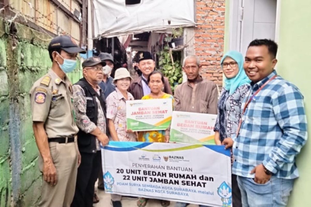 PDAM Surya Sembada bedah rumah warga Surabaya tak mampu