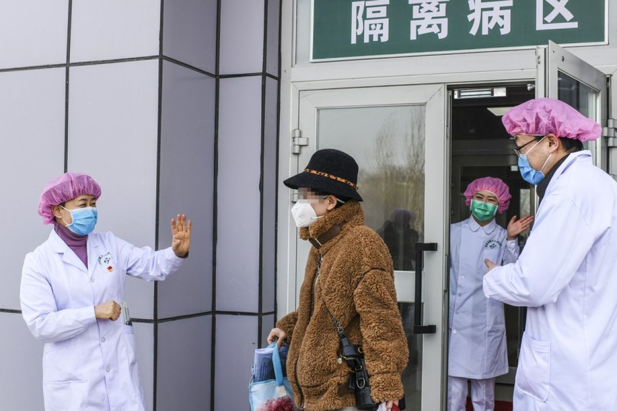 Pasien COVID-19 berusia 100 tahun di Xinjiang China pulih