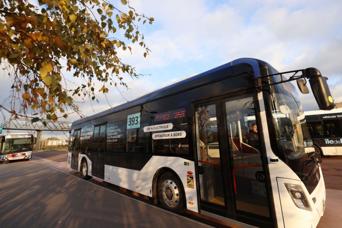 Mengintip uji coba bus otonom buatan China di Paris