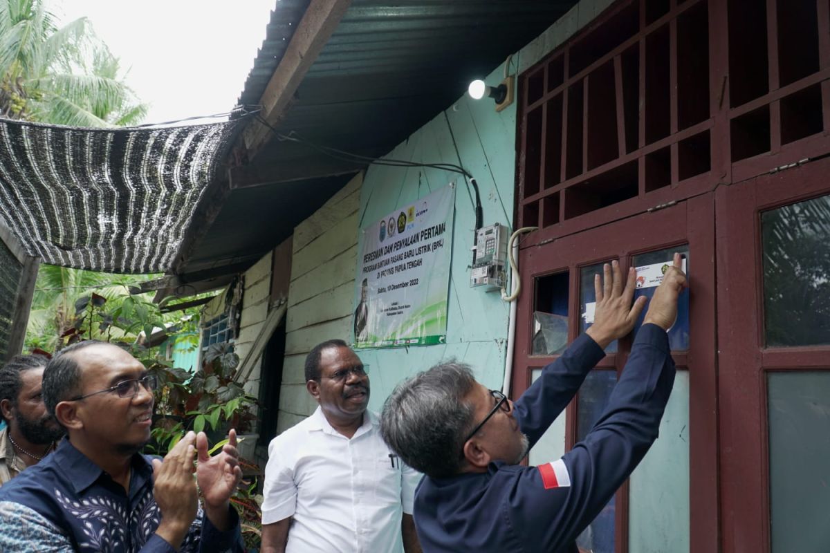 PT PLN listriki 266 rumah tangga di Provinsi Papua Tengah