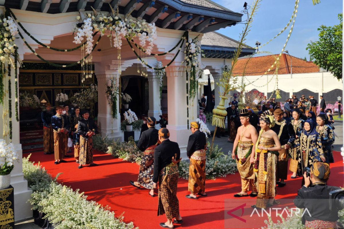 Traditional procession in son's marriage to preserve culture: Jokowi
