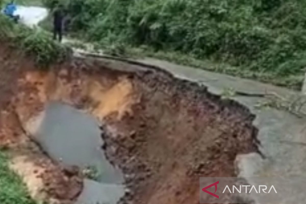 Akses jalan kecamatan Angkola Selatan terancam putus total