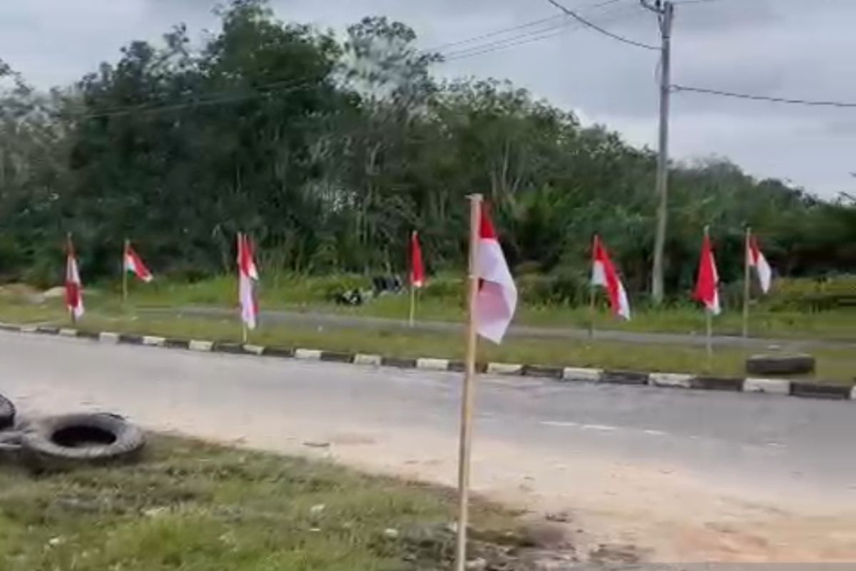 Bentuk penolakan eksekusi lahan, ratusan bendera merah putih dipasang di Dayun