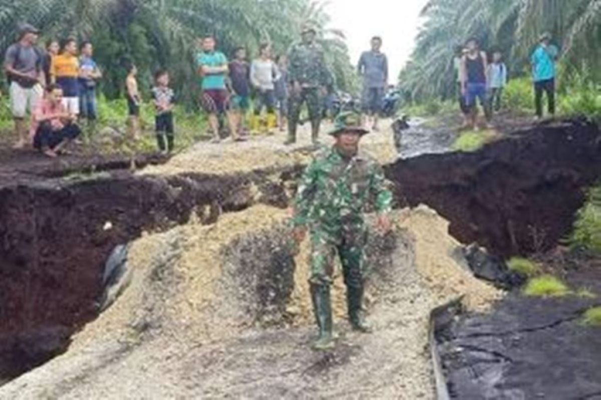 Pemprov Riau minta Pusat tangani abrasi di tiga pulau terluar