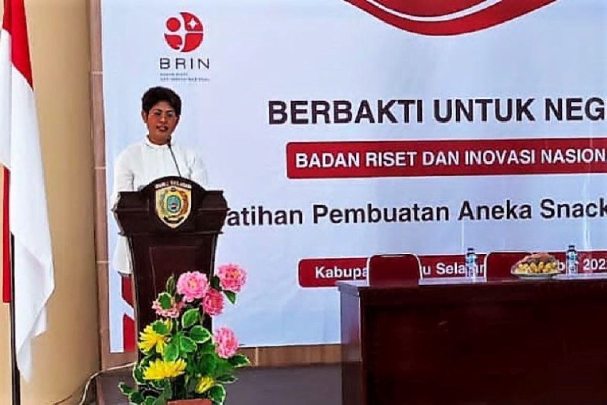 BRIN latih ratusan ibu di Buru Selatan buat camilan berbahan sagu