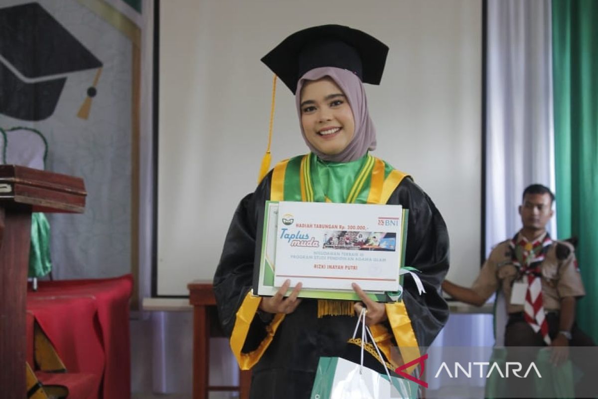 Doa orang tua jadi motivasi Riski Inayah jadi wisudawan terbaik STAIN Madina