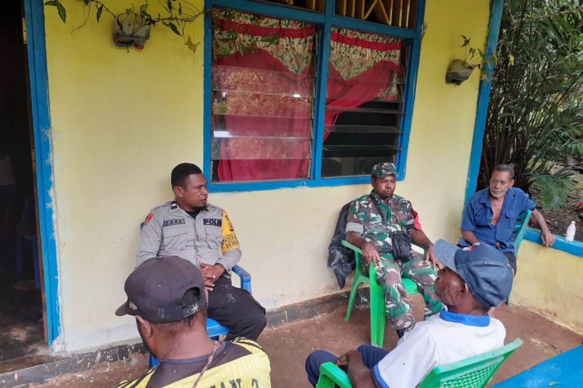 Koramil Numfor jalin komunikasi sosial bersama kampung binaan