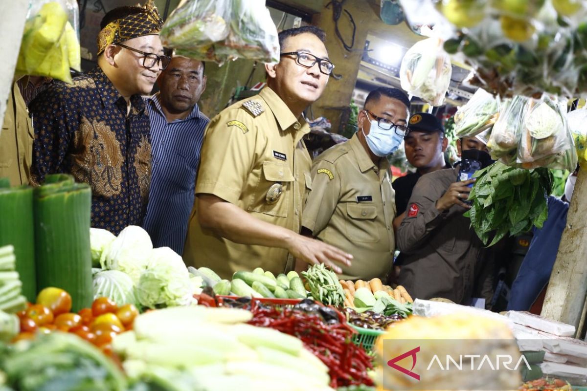 Pemkab Bogor gelar operasi pasar di 40 kecamatan tekan dampak inflasi