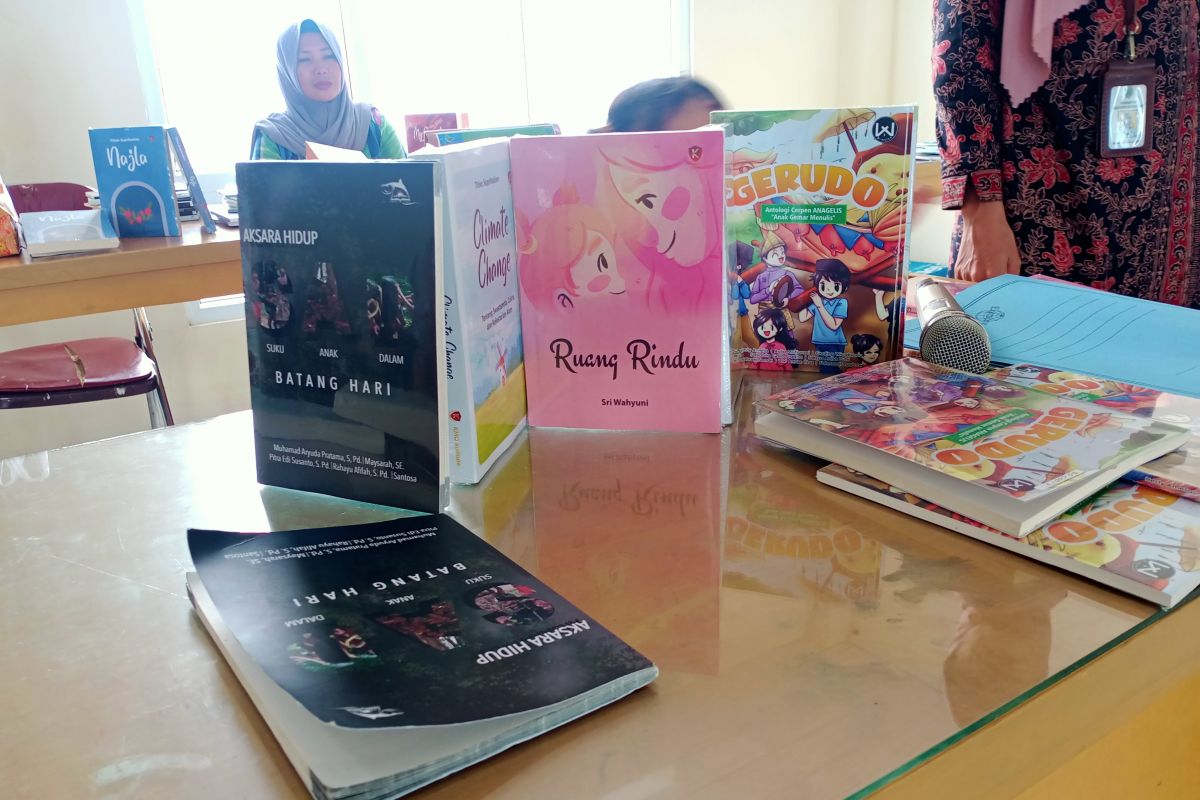 Perpustakaan Batanghari luncurkan empat buku karya pelajar