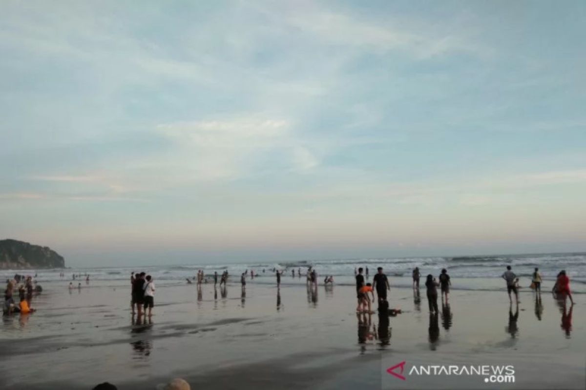 Wisatawan diminta tidak mandi di pantai selatan Yogyakarta