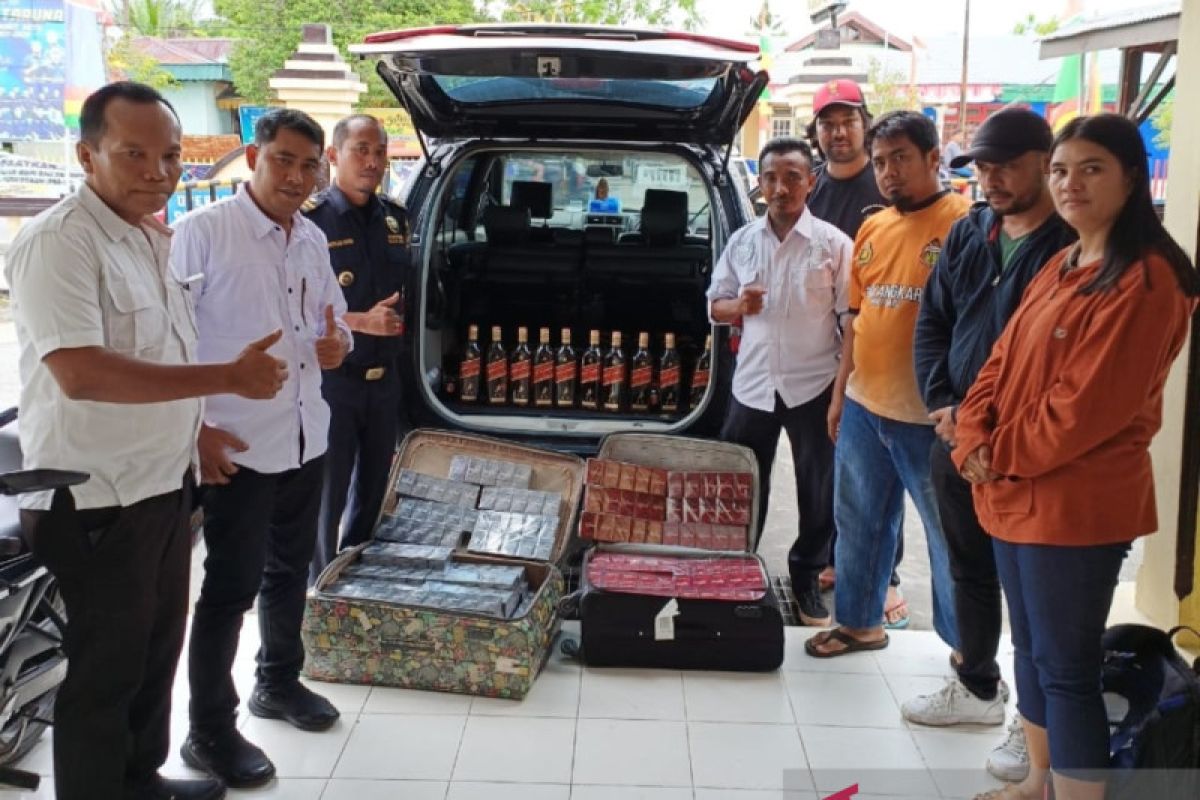 Puluhan miras dan rokok ilegal diamankan Polsek Bukit Batu