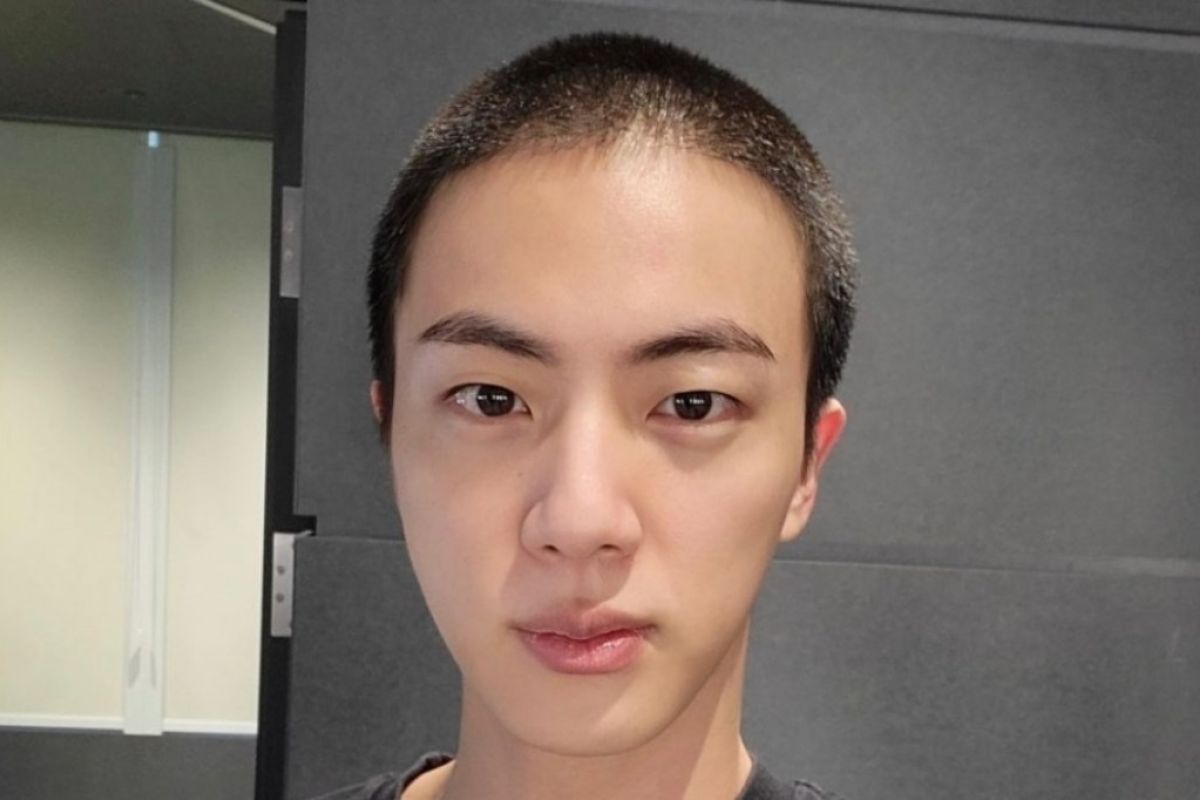 Jin tunjukkan rambut baru sebelum wamil