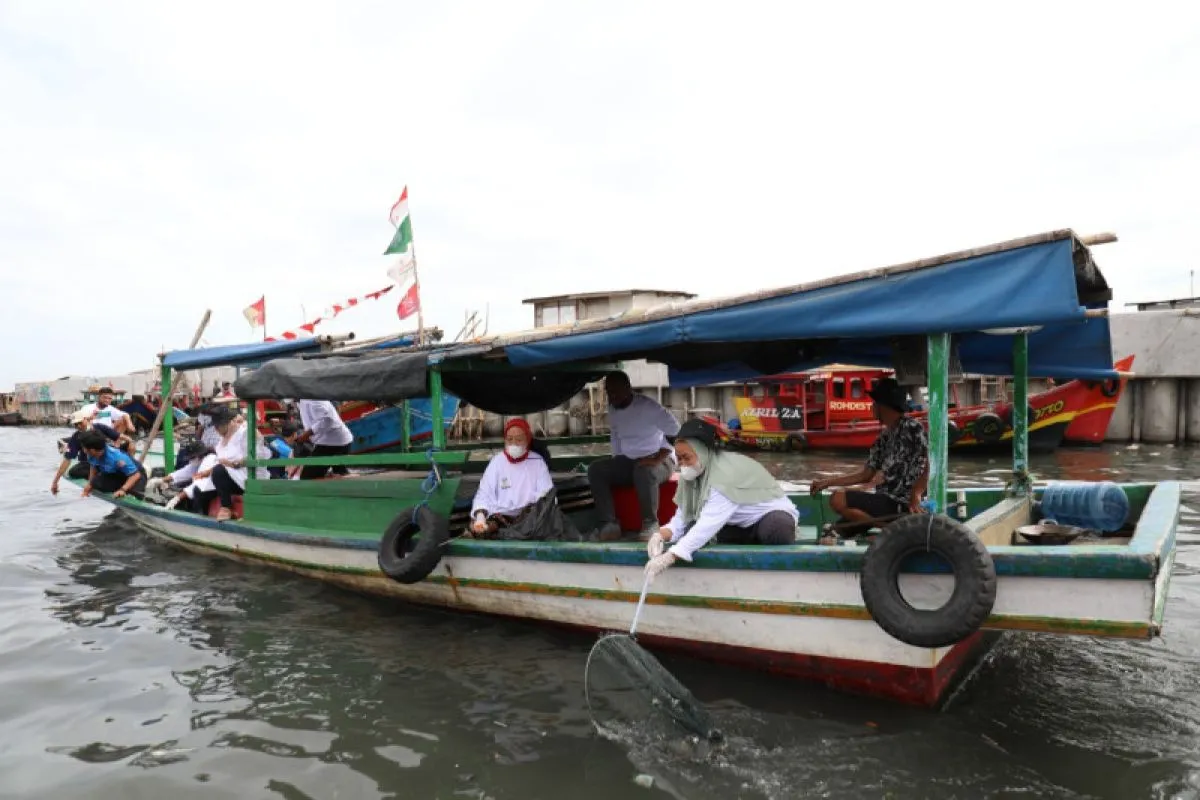 Kemensos libatkan pemulung Cilincing pilah sampah