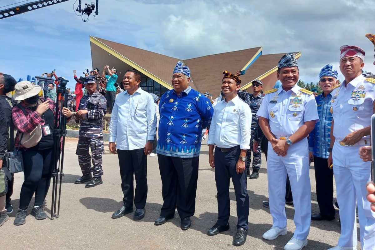 Menteri Bahlil resmikan Hari Nusantara di Wakatobi,  tekankan implementasi ekonomi biru